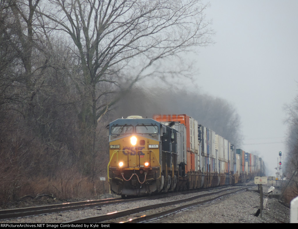 CSX 711 on I017